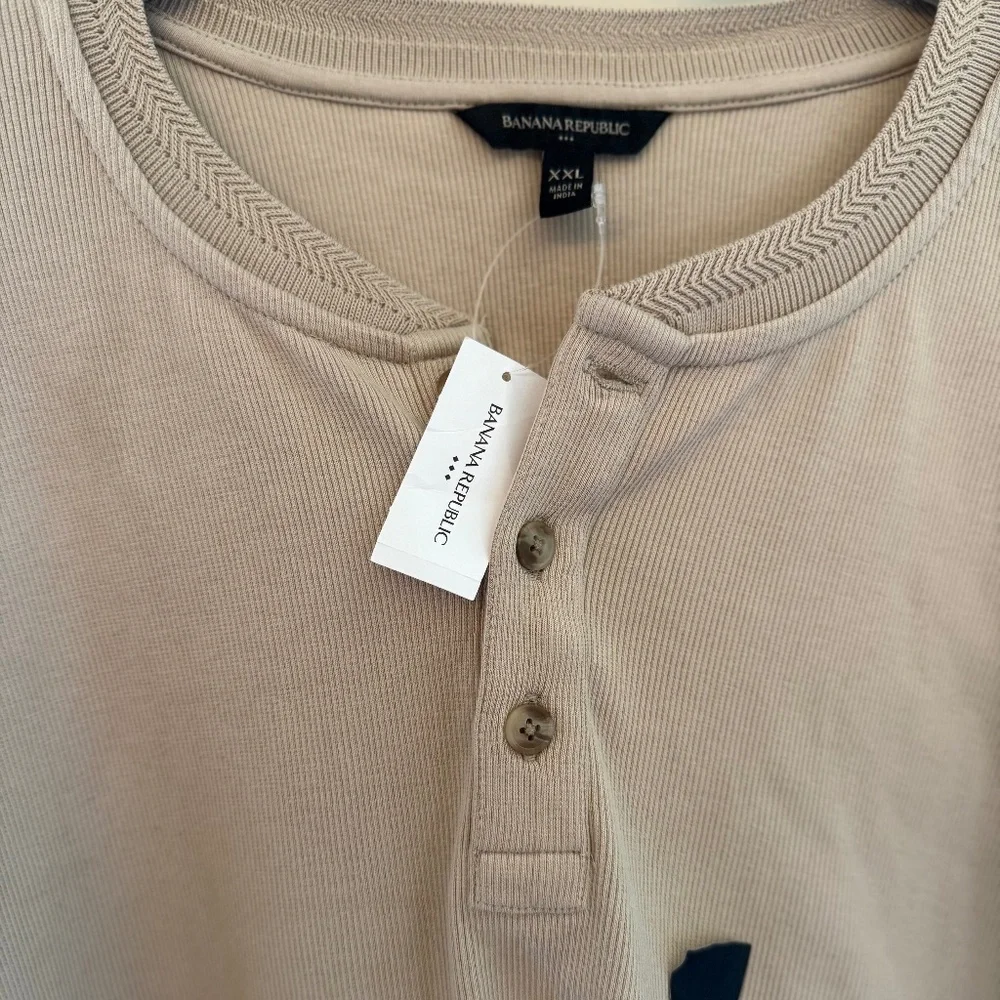 Banana Republic Men's Tan Taupe Beige Henley Short Sleeve XXL NWT